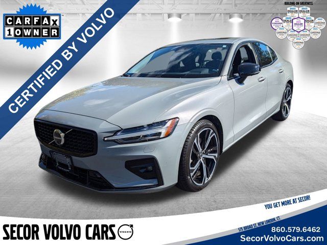 2024 Volvo S60 Plus Dark Theme