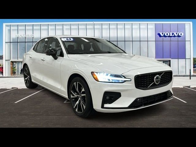 2024 Volvo S60 Plus Dark Theme