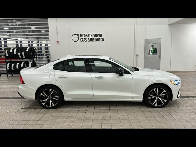 2024 Volvo S60 Plus Dark Theme