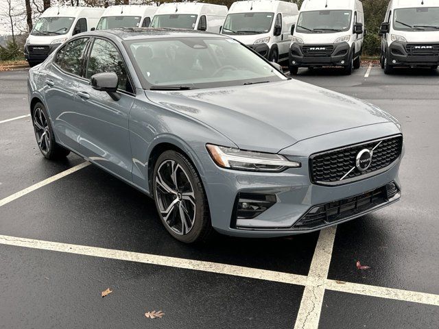 2024 Volvo S60 Plus Dark Theme