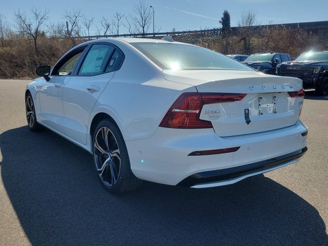 2024 Volvo S60 Plus Dark Theme