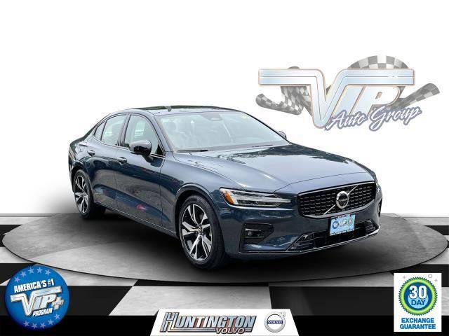 2024 Volvo S60 Plus Dark Theme