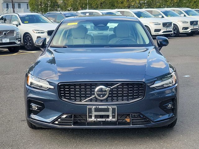 2024 Volvo S60 Plus Dark Theme