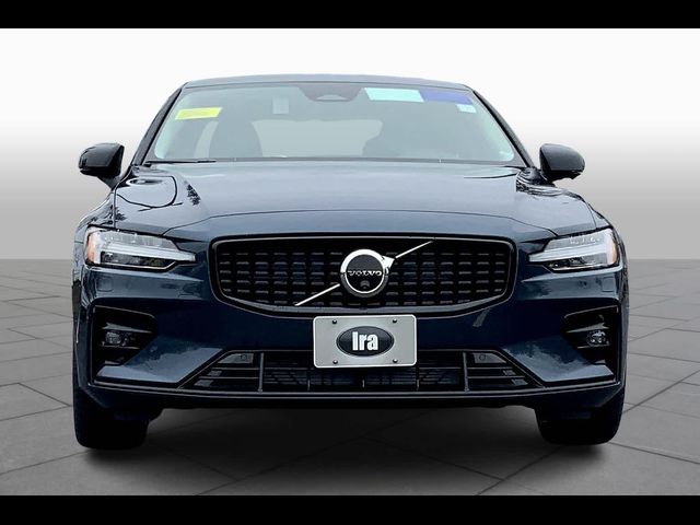 2024 Volvo S60 Plus Dark Theme