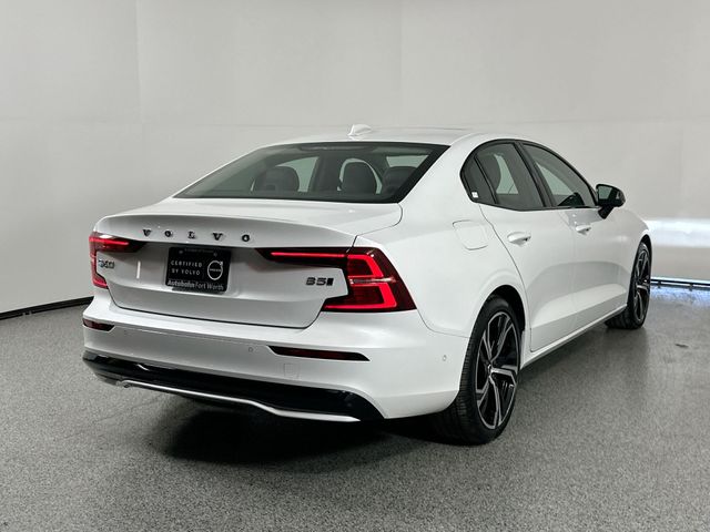 2024 Volvo S60 Ultimate Dark Theme