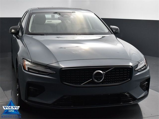 2024 Volvo S60 Ultimate Dark Theme