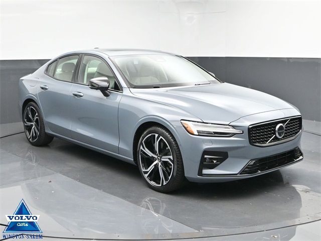 2024 Volvo S60 Ultimate Dark Theme