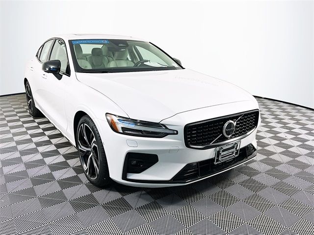 2024 Volvo S60 Ultimate Dark Theme