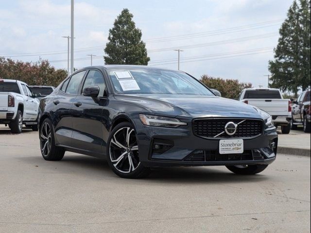 2024 Volvo S60 Ultimate Dark Theme