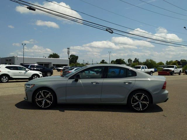 2024 Volvo S60 Ultimate Dark Theme