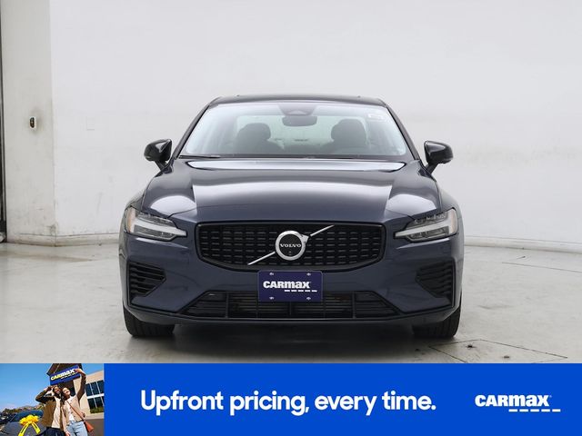 2024 Volvo S60 Recharge Plug-In Hybrid Plus Dark Theme