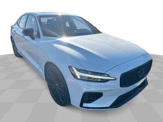 2024 Volvo S60 Recharge Plug-In Hybrid Plus Black Edition