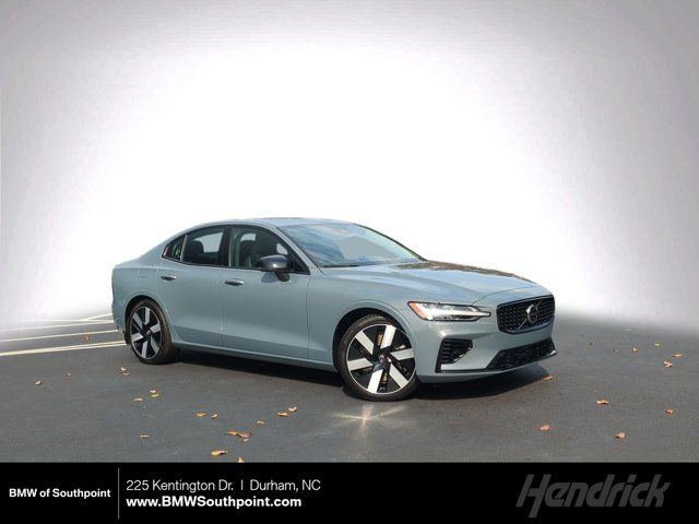 2024 Volvo S60 Recharge Plug-In Hybrid Plus Dark Theme