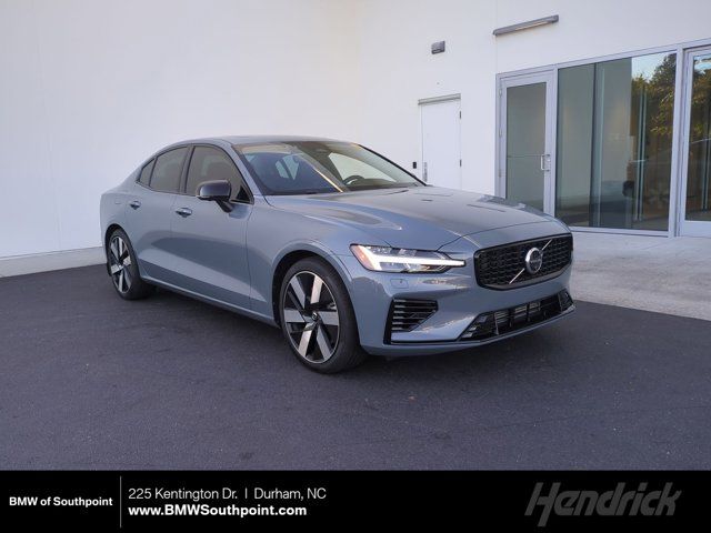 2024 Volvo S60 Recharge Plug-In Hybrid Plus Dark Theme