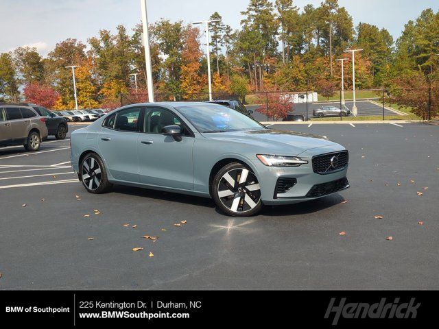 2024 Volvo S60 Recharge Plug-In Hybrid Plus Dark Theme