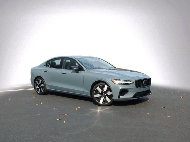 2024 Volvo S60 Recharge Plug-In Hybrid Plus Dark Theme