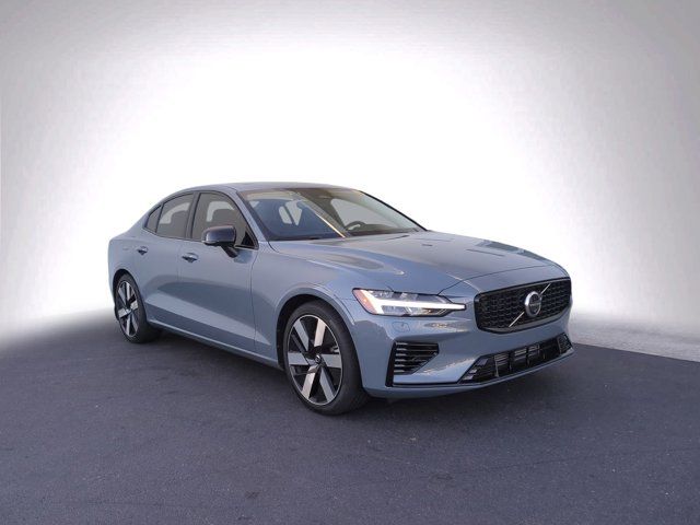 2024 Volvo S60 Recharge Plug-In Hybrid Plus Dark Theme