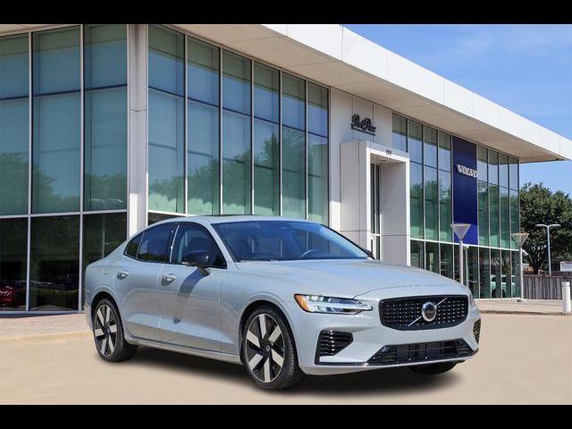 2024 Volvo S60 Recharge Plug-In Hybrid Plus Dark Theme