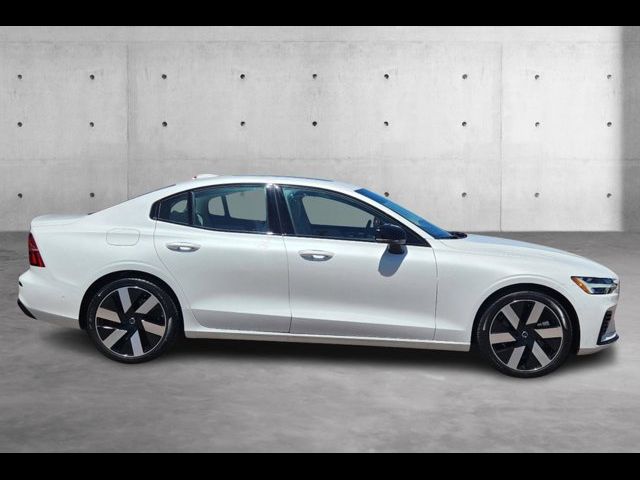 2024 Volvo S60 Recharge Plug-In Hybrid Plus Dark Theme