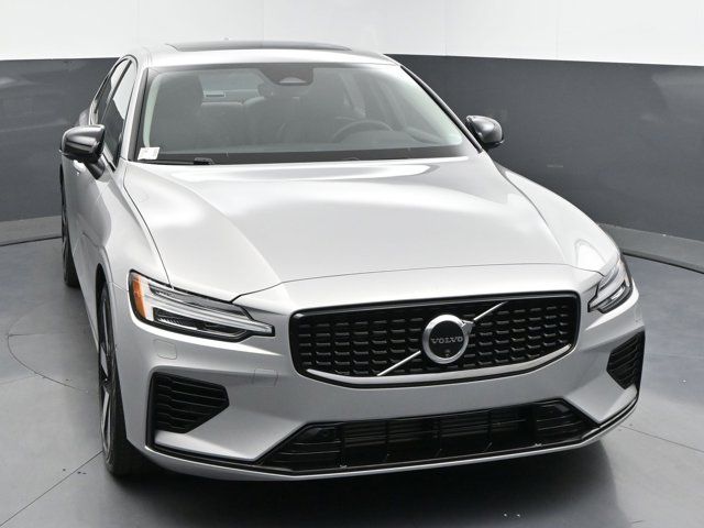 2024 Volvo S60 Recharge Plug-In Hybrid Plus Dark Theme