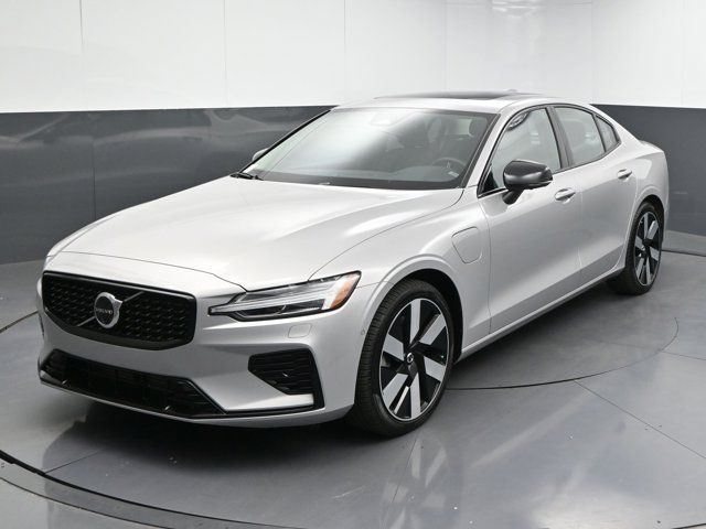 2024 Volvo S60 Recharge Plug-In Hybrid Plus Dark Theme