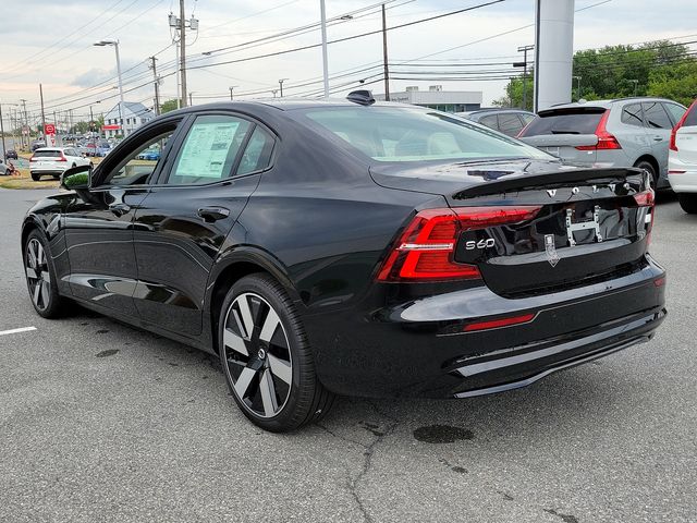 2024 Volvo S60 Recharge Plug-In Hybrid Plus Dark Theme