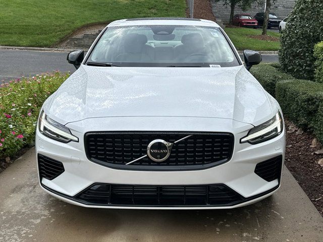 2024 Volvo S60 Recharge Plug-In Hybrid Plus Dark Theme