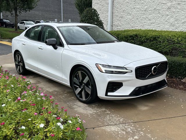 2024 Volvo S60 Recharge Plug-In Hybrid Plus Dark Theme