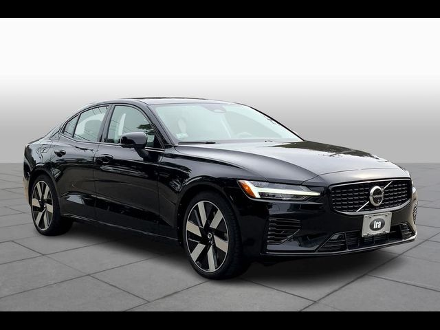 2024 Volvo S60 Recharge Plug-In Hybrid Plus Dark Theme