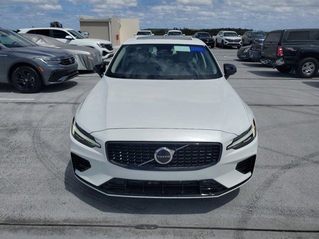 2024 Volvo S60 Recharge Plug-In Hybrid Plus Dark Theme