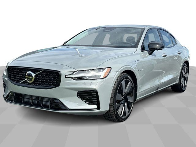 2024 Volvo S60 Recharge Plug-In Hybrid Plus Dark Theme