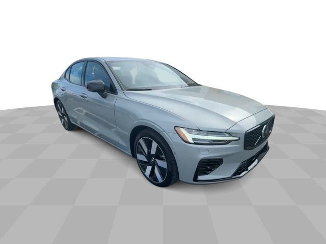 2024 Volvo S60 Recharge Plug-In Hybrid Plus Dark Theme