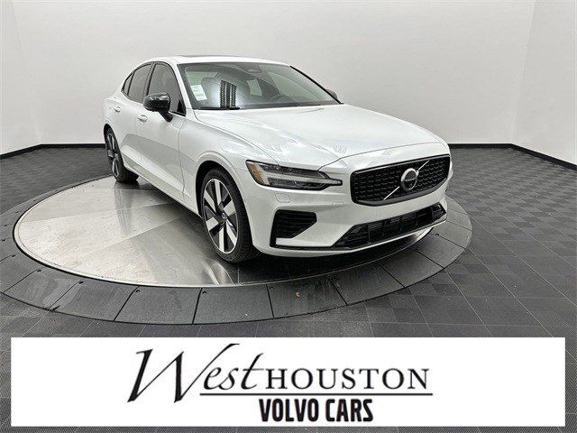 2024 Volvo S60 Recharge Plug-In Hybrid Plus Dark Theme