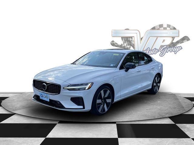 2024 Volvo S60 Recharge Plug-In Hybrid Plus Dark Theme