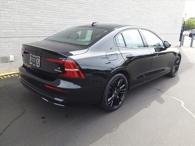 2024 Volvo S60 Recharge Plug-In Hybrid Plus Black Edition