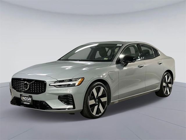 2024 Volvo S60 Recharge Plug-In Hybrid Plus Dark Theme