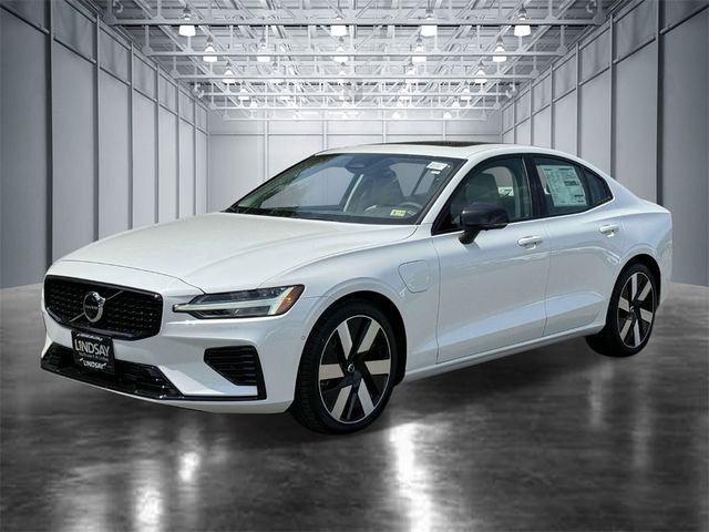 2024 Volvo S60 Recharge Plug-In Hybrid Plus Dark Theme