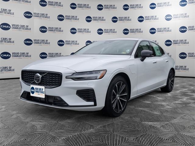 2024 Volvo S60 Recharge Plug-In Hybrid Plus Dark Theme