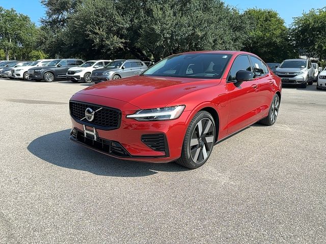 2024 Volvo S60 Recharge Plug-In Hybrid Plus Dark Theme