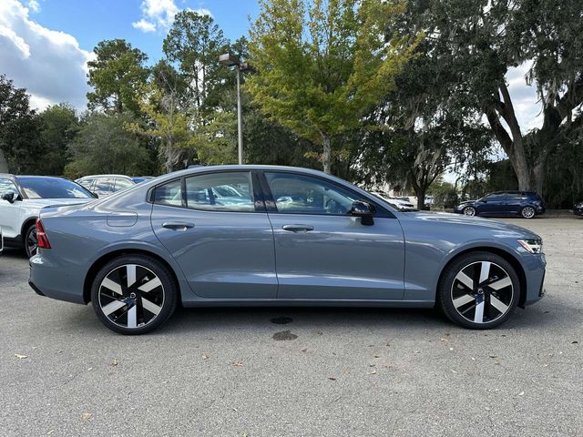 2024 Volvo S60 Recharge Plug-In Hybrid Plus Dark Theme