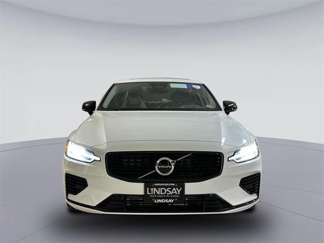 2024 Volvo S60 Recharge Plug-In Hybrid Plus Dark Theme