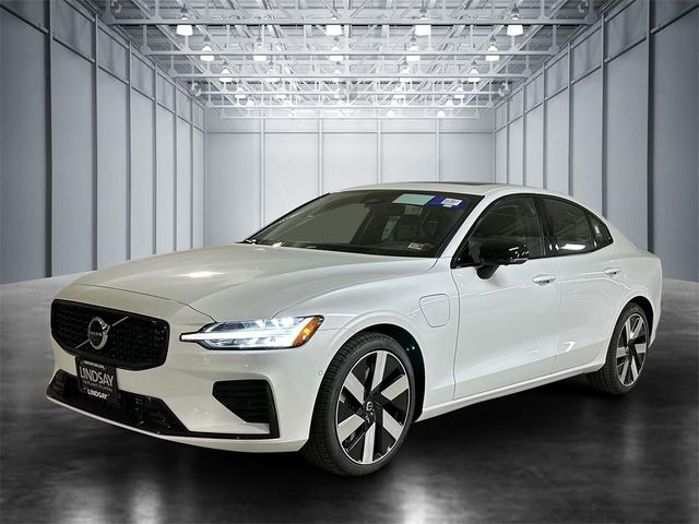 2024 Volvo S60 Recharge Plug-In Hybrid Plus Dark Theme