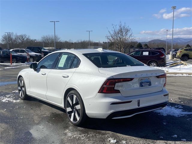 2024 Volvo S60 Recharge Plug-In Hybrid Plus Dark Theme