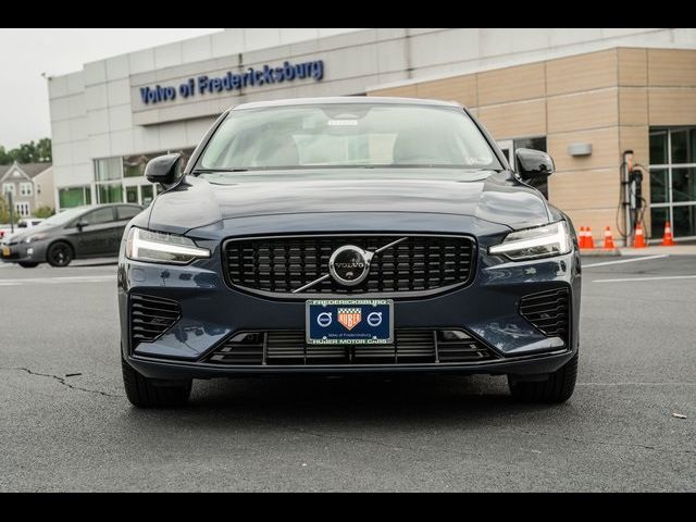 2024 Volvo S60 Recharge Plug-In Hybrid Plus Dark Theme