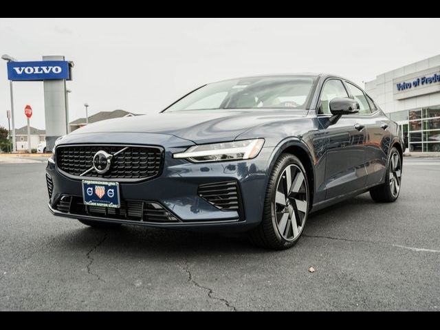 2024 Volvo S60 Recharge Plug-In Hybrid Plus Dark Theme