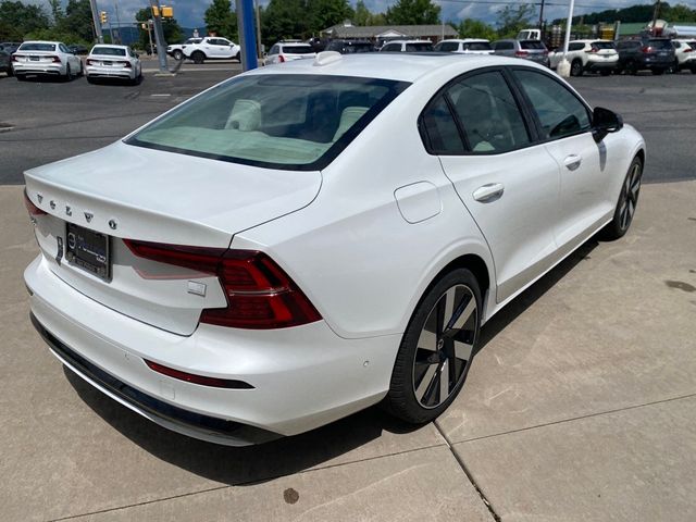 2024 Volvo S60 Recharge Plug-In Hybrid Plus Dark Theme