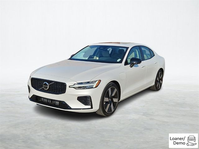 2024 Volvo S60 Recharge Plug-In Hybrid Plus Dark Theme