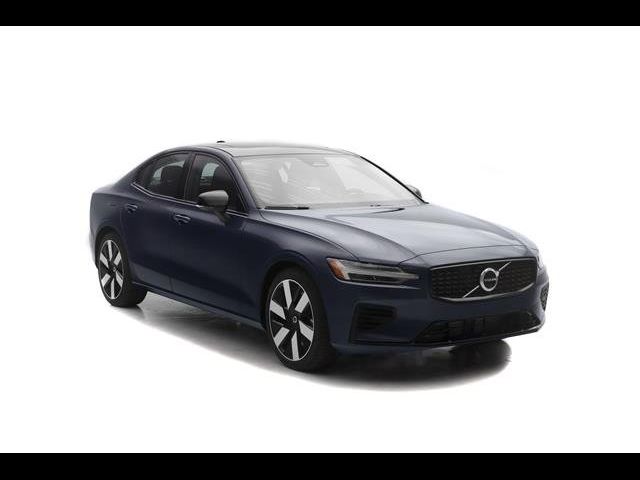 2024 Volvo S60 Recharge Plug-In Hybrid Plus Dark Theme