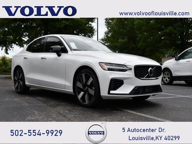 2024 Volvo S60 Recharge Plug-In Hybrid Plus Dark Theme