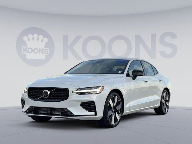 2024 Volvo S60 Recharge Plug-In Hybrid Plus Dark Theme